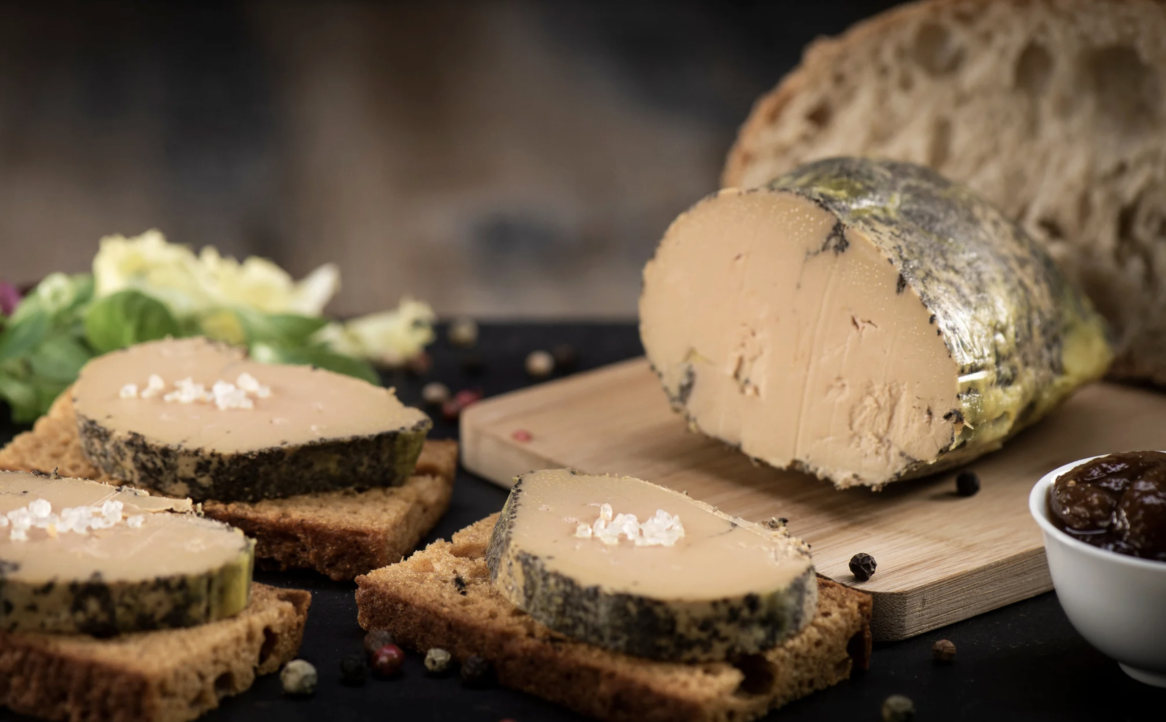 Productos gourmet: foie gras de máxima calidad, ideal para tostas y aperitivos.