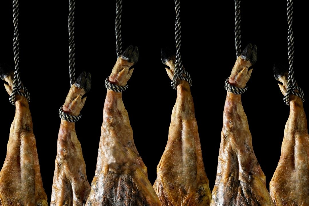 Productos gourmet: jamón curado premium Hoces del Cabriel, sabor auténtico tradicional.