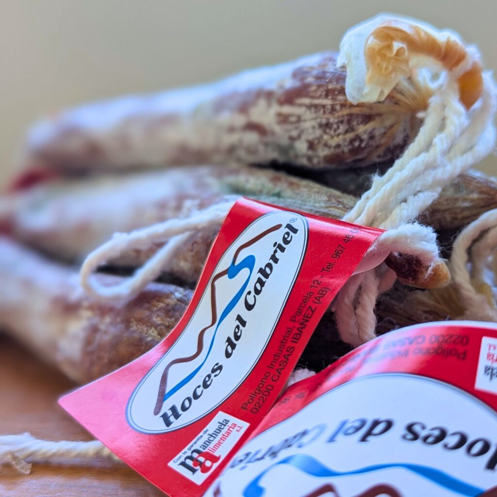Inicio perfecto con embutido Hoces del Cabriel, sabor tradicional y cercanía artesana.