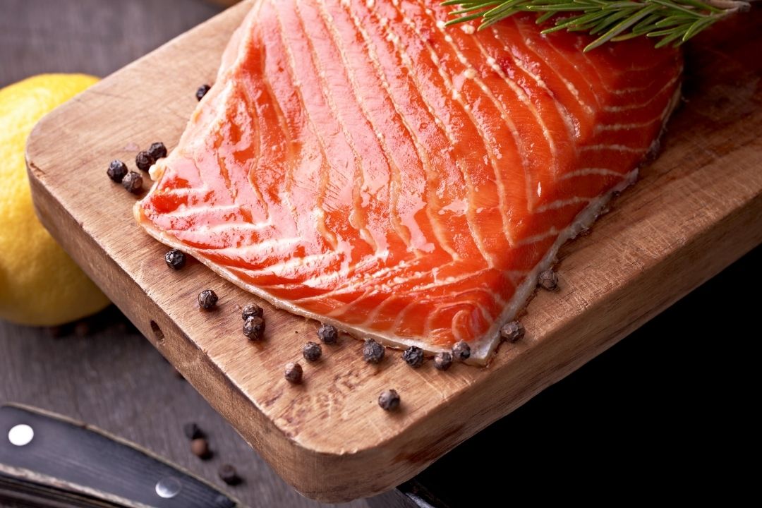 Inicio perfecto: salmón fresco de cercanía, ideal para tus recetas gourmet.